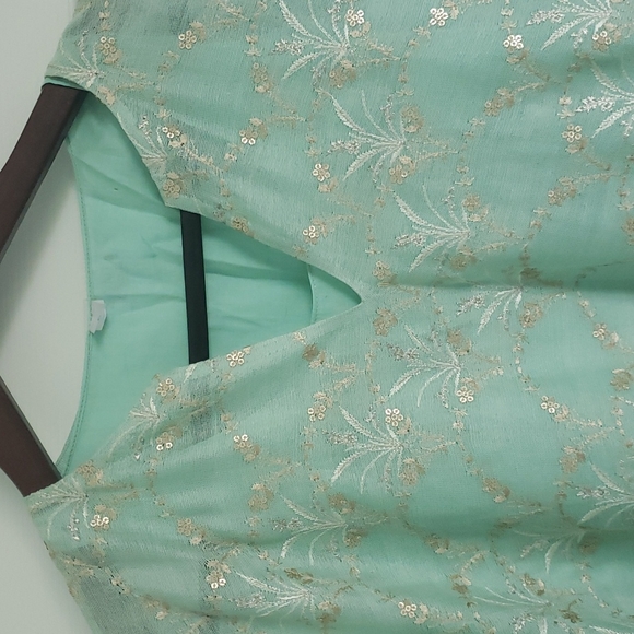 Sania Maskatiya designer blouse with slip - Picture 2 of 5